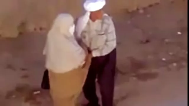 Gros touriste se fait sucer film x de femme enceinte par une prostituée
