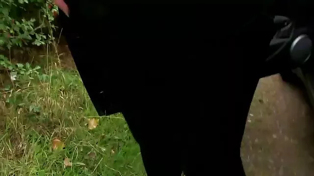 Énorme gode entre les mains d'une jeune video sexe femme enceinte salope