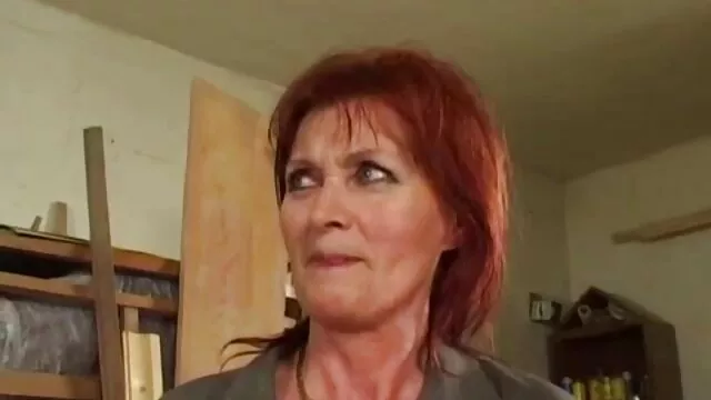 Un étudiant gagne porno black enceinte des notes en suçant un directeur d'université