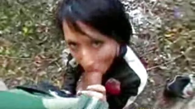 Deux enfants se nourrissent porno une femme enceinte de baisers