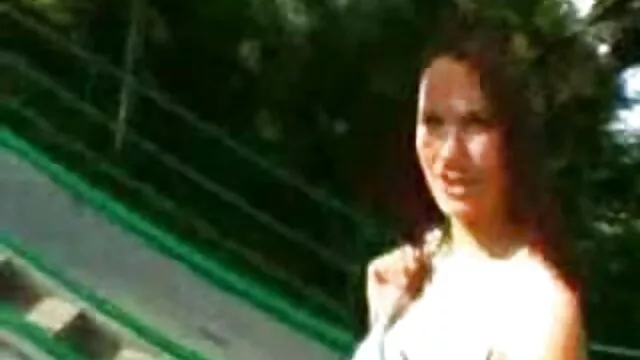 Fille baisée sur le lit par xnxx femme enceinte son meilleur ami