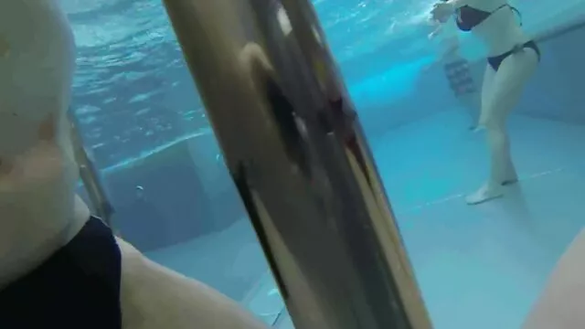 Bite géante video xxl femme enceinte à la recherche d'une gorge profonde