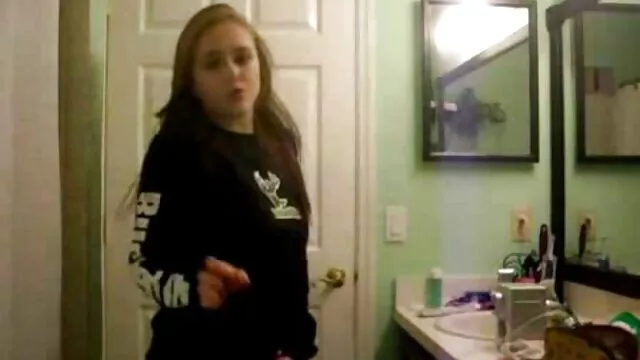 Une ado incroyablement mignonne pornhub enceinte se fait éjaculer sur ses seins