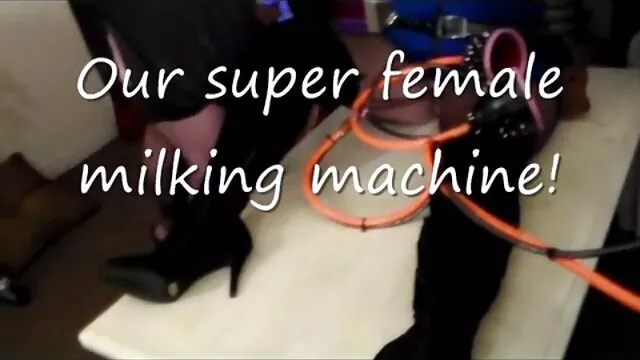 Suce enceinte elle se fait baiser un gode et se baise avec