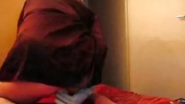 Tracy seule se masturbe porno des enceintes la chatte