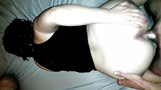 Poussin video porno des femmes enceinte danois masqué suce fort