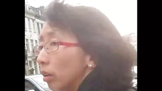 Vityok baise la plus belle fille dans la bouche porno des enceintes