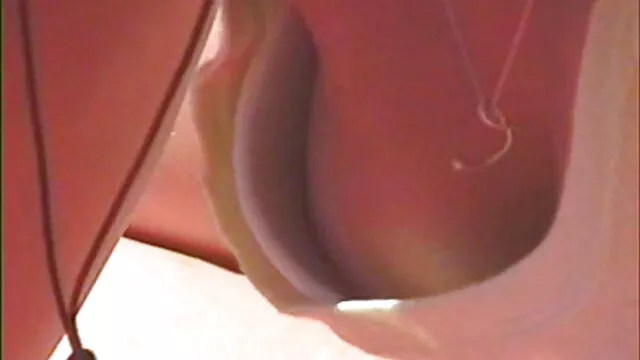 Chocolate Naomi se fait baiser sur le canapé par porno hd enceinte un mec