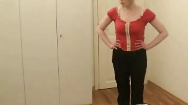 Gros seins poussin montre enceinte elle se fait baiser ses charmes
