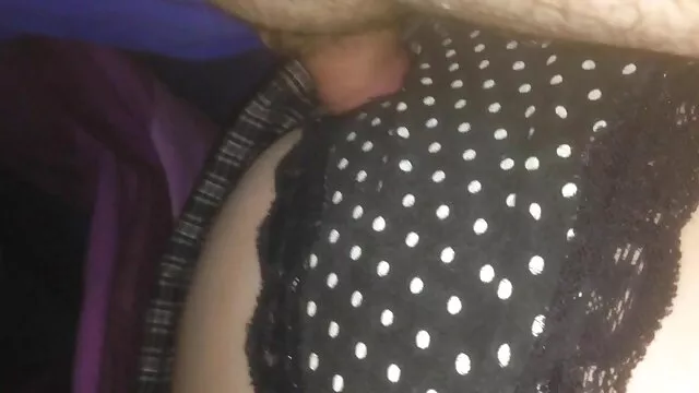 Suce sexe femme enceinte video une longue bite sur le lit