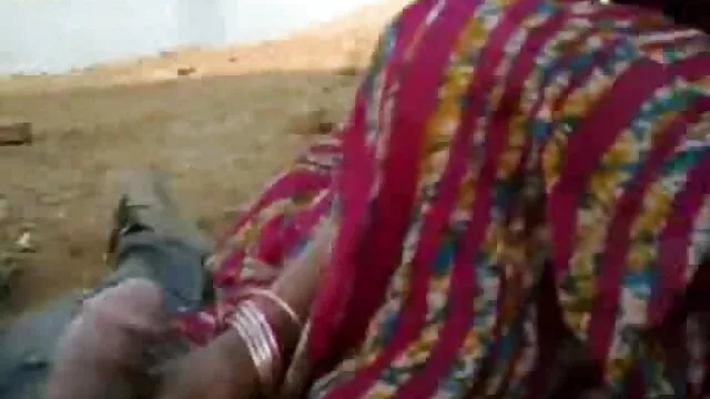 Une porno pour femme enceinte bite dure est entrée dans l'œil en chocolat