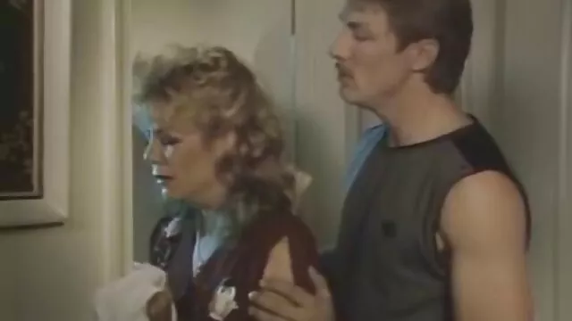 Une infirmière vérifie le goût et la qualité film porno gratuit femme enceinte du sperme avec sa bouche