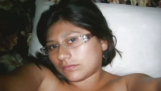 Elle a video femme enceinte lesbienne tout peint dans une robe rose
