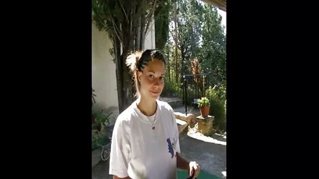 Beauty Inna porno pour femme enceinte suce bien la bite