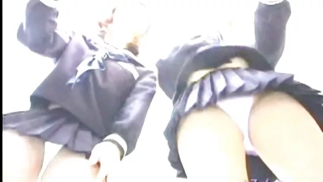 Chez Kazantip, tout le porn femme enceinte monde aime se déshabiller