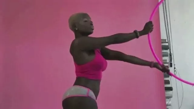 Nigga a femme enceinte film x déchiré le bébé avec son énorme python