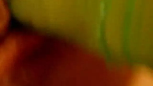 Déchiré une jeune femme enceinte baiser de force chienne avec un ami