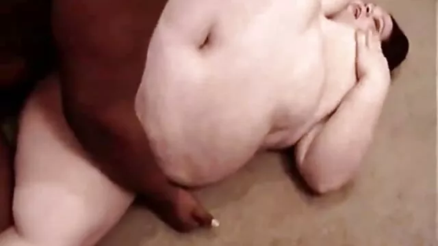 Brunette pipe dans film porno des femmes enceintes la voiture
