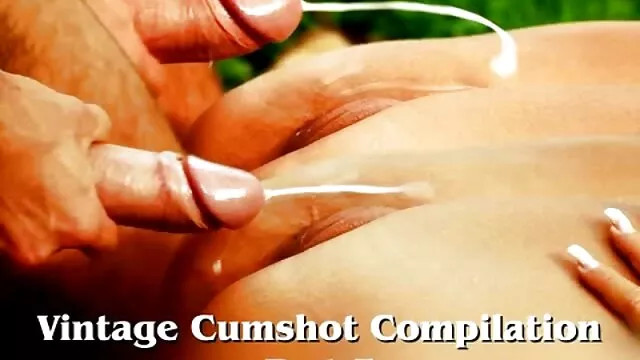 La femme femme enceinte sexe video de ménage branle une bite au maître endormi