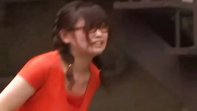 Brunette Hussey se fait défoncer et remplie porno et grossesse de sperme