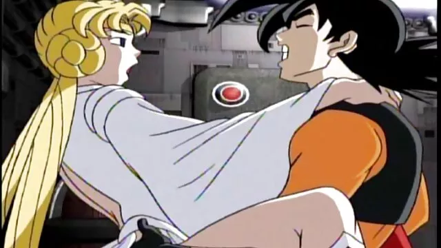Blonde est assise sur le pieu d'un baiser une fille enceinte inconnu