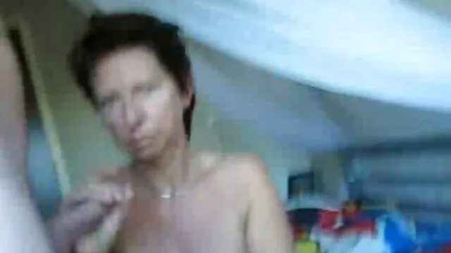 Cette chienne films porno femme enceinte a beaucoup de fruits pour se baiser