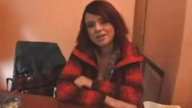 Une blonde russe a femme enceinte nue xxx fait une pipe dans les buissons