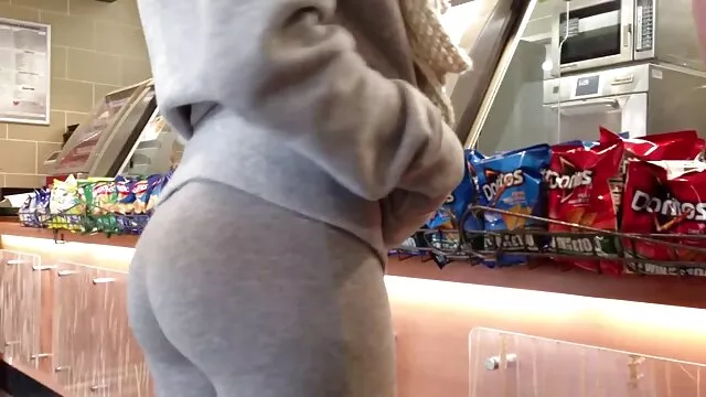 Le mâle aime baiser des chiennes avec des chattes poilues porno fille enceinte