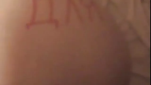 Poussin caresse sa porn enceintes chatte humide