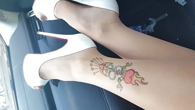 Melissa montre son cul porno pour femme enceinte devant la caméra